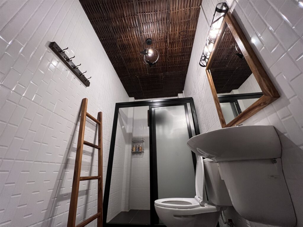 Modern hot-water bathroom in the villa at Huay Kub Kab, Mae Taeng